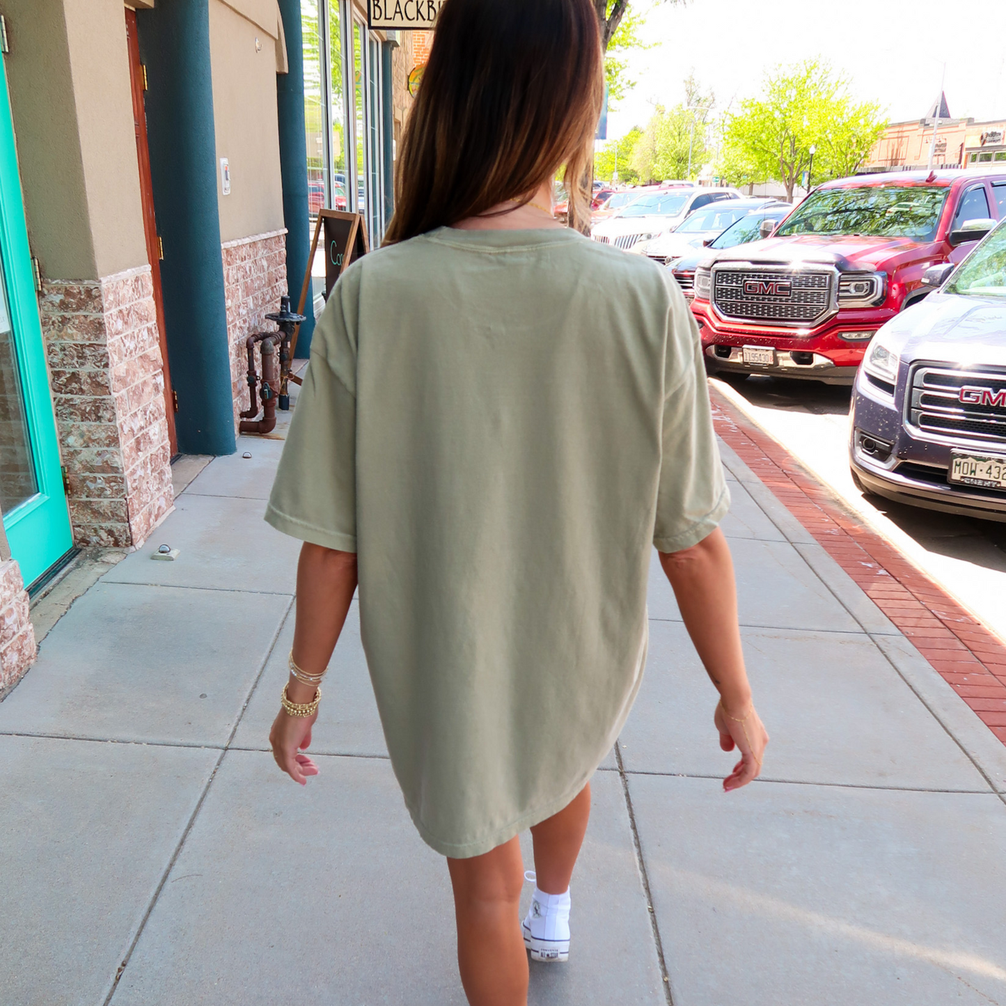 oversized blank back western tee casual street style outfit